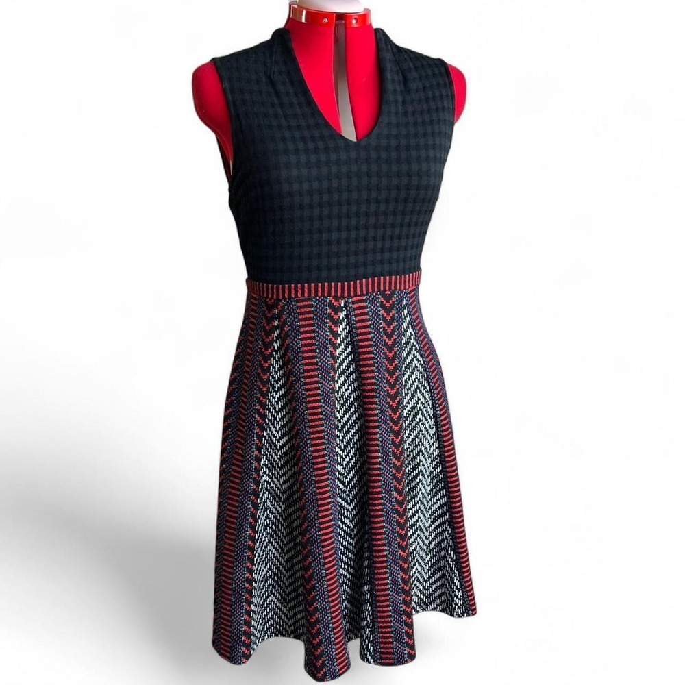 Maeve Black and Red Pleated Sleeveless Midi Dress With Chevron Geometric Print